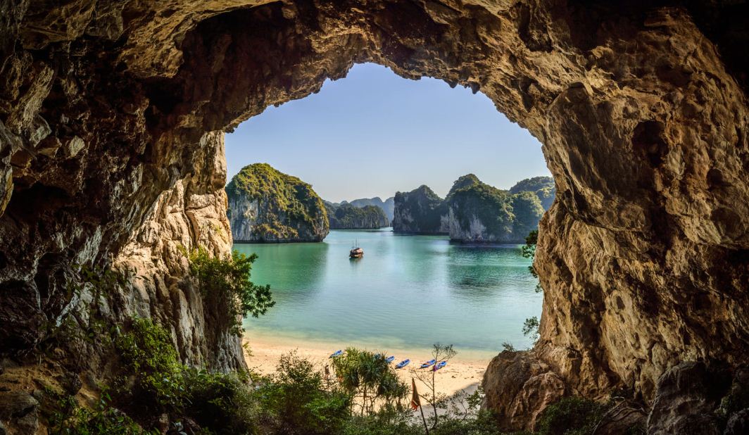 halong-bay-overview-tourist-information-4
